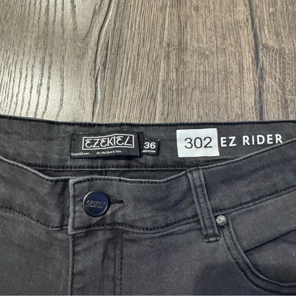 Ezekiel Men's Dark Gray Bootcut Jeans size 36 EZ Rider 302 - Picture 4 of 6